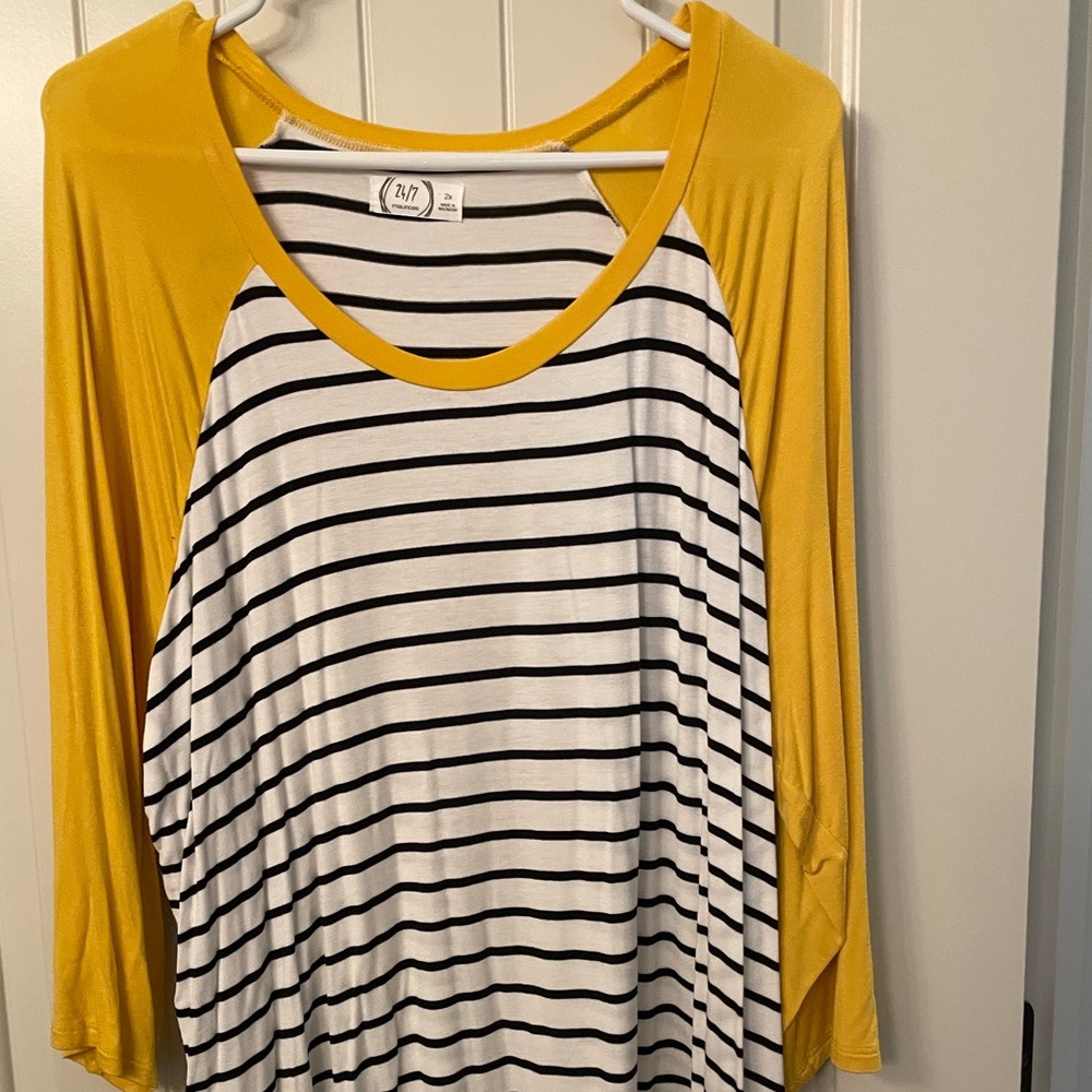 Plus size Maurices top